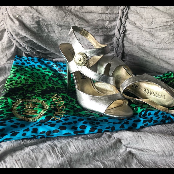 Versace for H & M silver heels size 9 - Picture 4 of 6